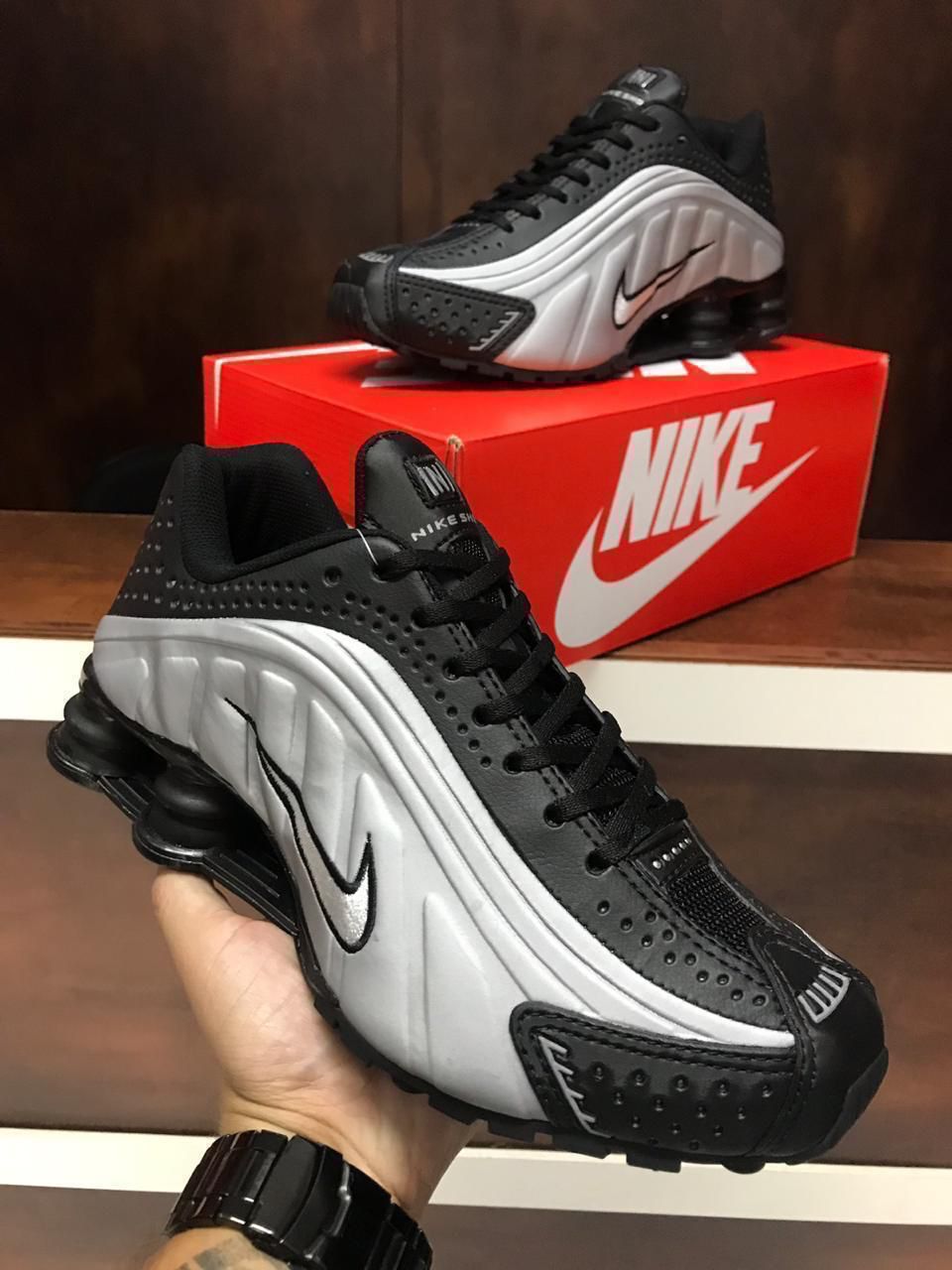 Nike Shox R4