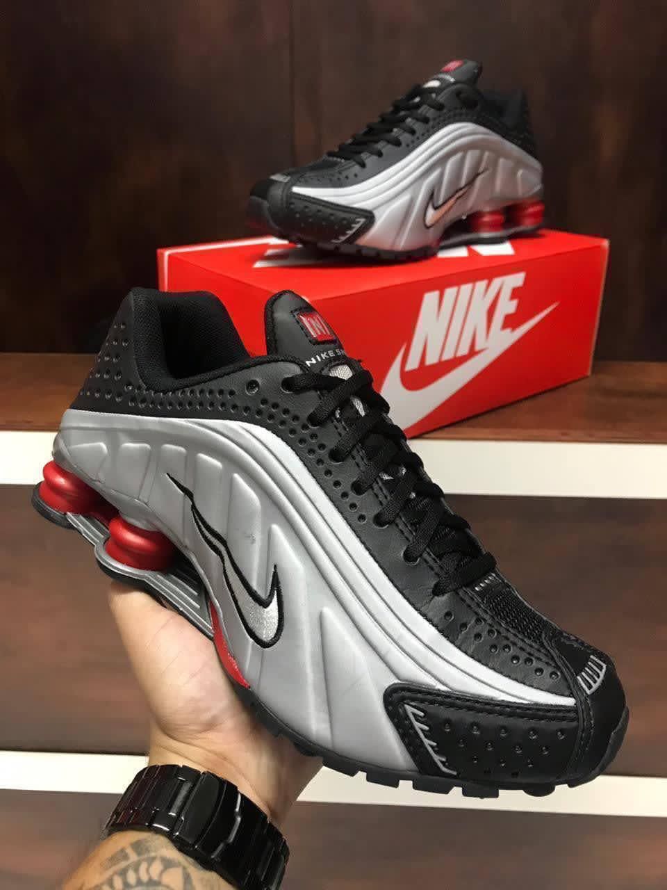 Nike Shox R4